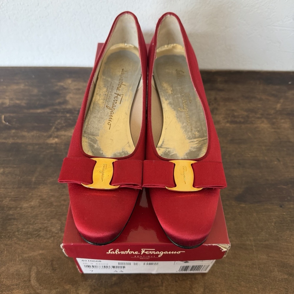 Vintage Ferragamo Lillaz Red Satin Vara Bow Pumps Low Block Heel Box Size 7AA